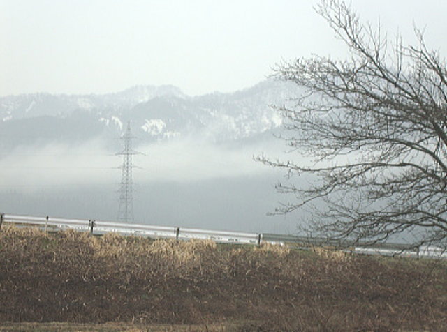山々にまだ雪が