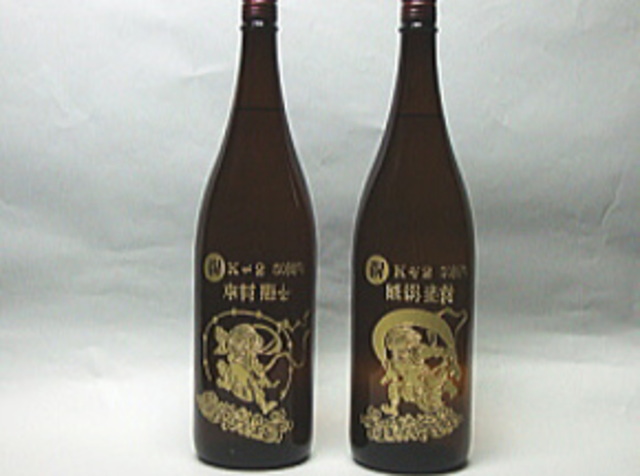 日本酒ボトル一升瓶 風神雷神彫刻ボトル