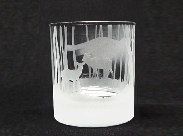 森林・鹿デザイン彫刻グラス・後側面